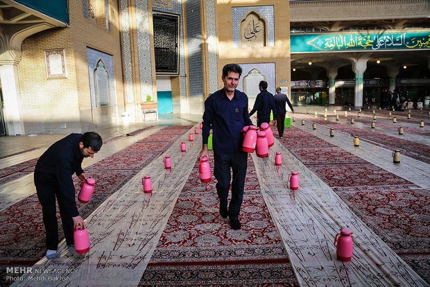 Iftar banquet at Shrine of Fatima Masumeh