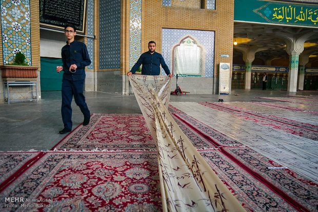 Iftar banquet at Shrine of Fatima Masumeh