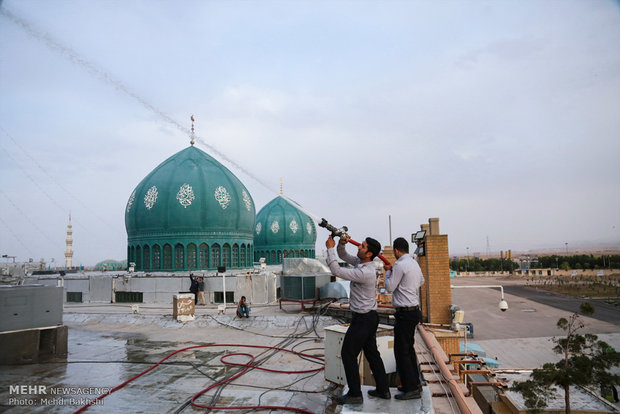 استبدال الراية وغسل القبة في مسجد جمكران المقدس 