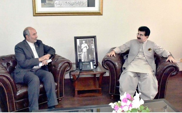 Tehran, Islamabad eye increased economic ties