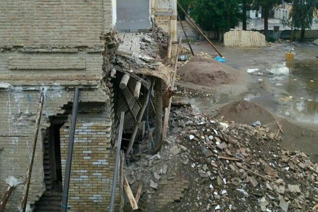 دیوار ساختمان تاریخی «باشگاه افسران» به دلیل رعدوبرق فروریخت