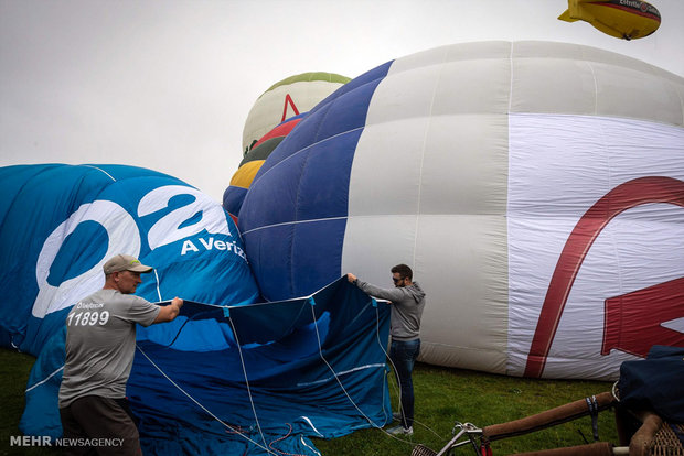 İspanya’daki renkli balon festivalinden kareler