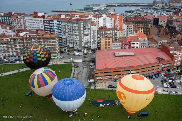 İspanya’daki renkli balon festivalinden kareler