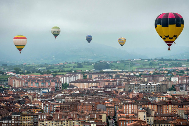 İspanya’daki renkli balon festivalinden kareler