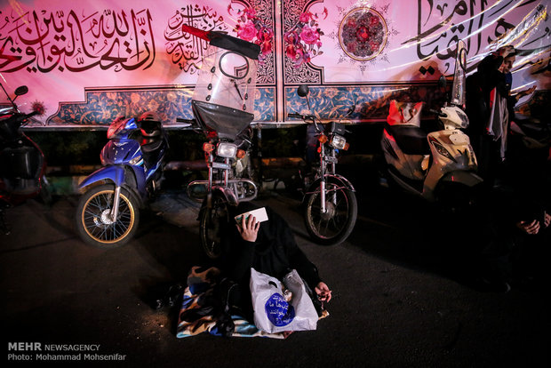 Tehraners mark Nights of Qadr on 19th night of Holy Month of Ramadan 