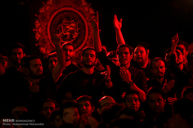 Tehraners mark Nights of Qadr on 19th night of Holy Month of Ramadan 