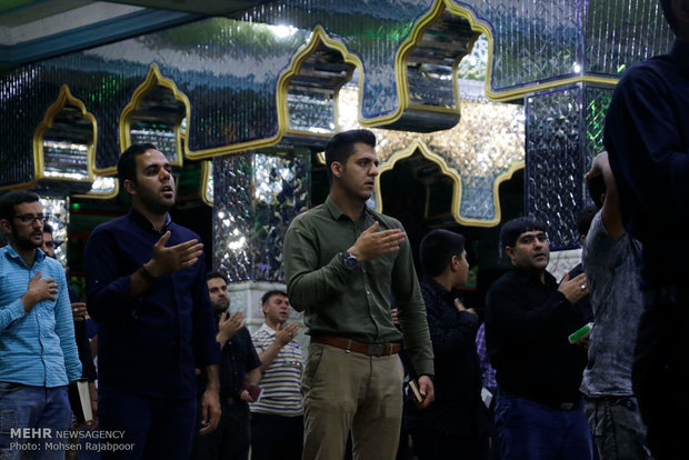 People in Tehran observe Night of Decree
