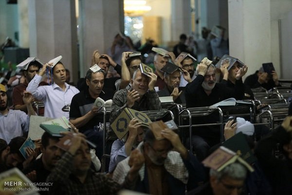  ‘Night of Decree’ observed in Imam Khomeini (RA) Mausoleum