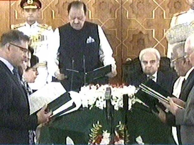 پاکستان کی نگراں وفاقی کابینہ کے 6 ارکان نے حلف اٹھا لیا