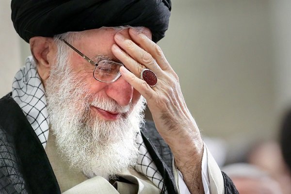 قائد الثورة يحضر مراسم عزاء شهادة الإمام علي (ع)