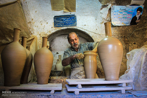 يوم الصناعات اليدوية و"لالجين" عاصمة الفخار بإيران 