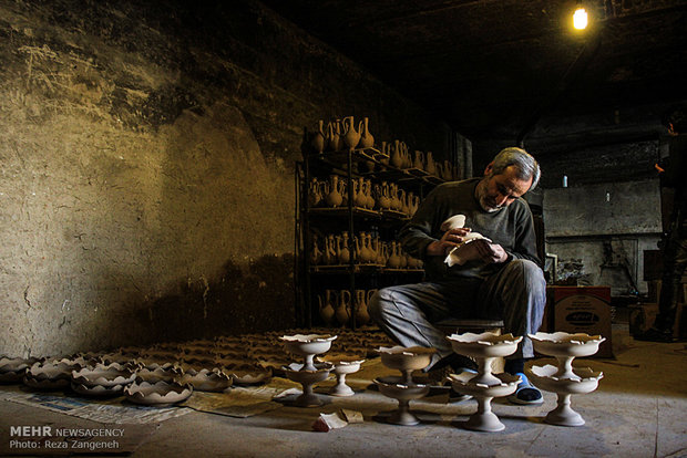 يوم الصناعات اليدوية و"لالجين" عاصمة الفخار بإيران 