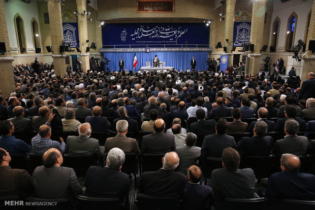 رہبر معظم انقلاب اسلامی سے یونیورسٹیوں کے اساتید اور دانشوروں کی ملاقات