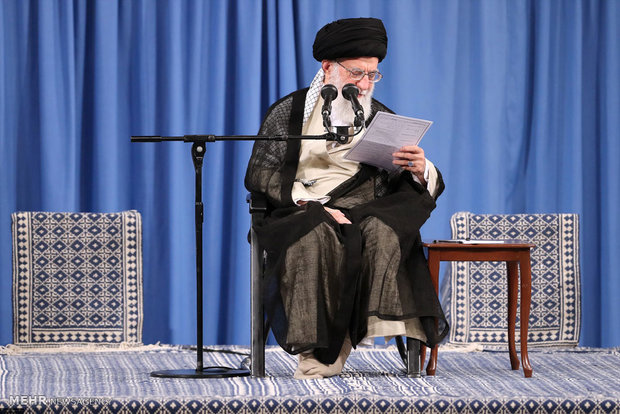 Iran’s Leader receives researchers, academicians