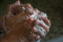 تاثیر افزایش شستشوی دست ها در فرودگاه ها بر کاهش انتشار کرونا