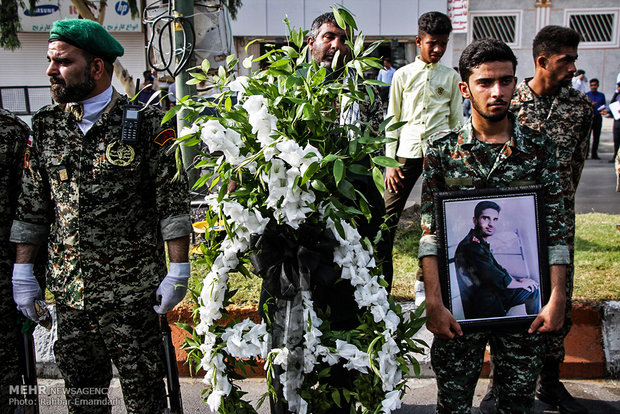 مراسم تشییع پیکر شهید خلیل تختی نژاد دومین شهید مدافع حرم استان هرمزگان