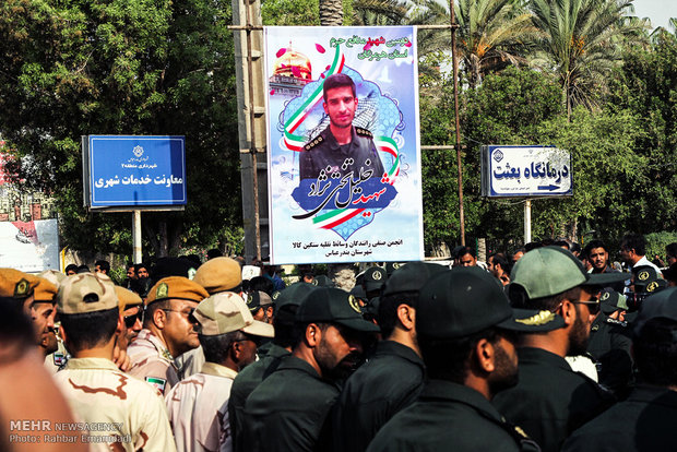مراسم تشییع پیکر شهید خلیل تختی نژاد دومین شهید مدافع حرم استان هرمزگان
