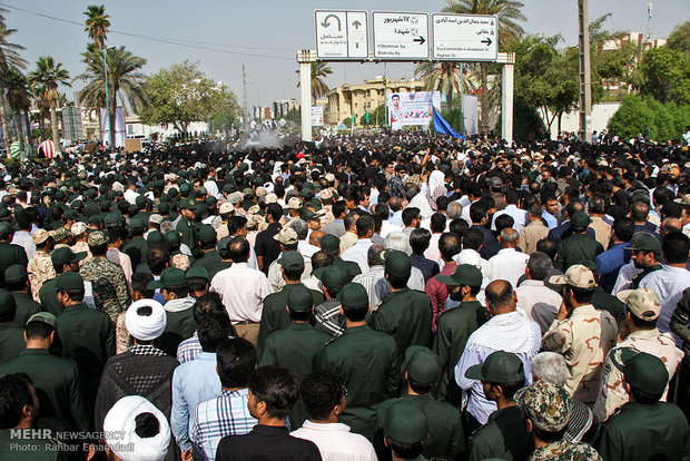 مراسم تشییع پیکر شهید خلیل تختی نژاد دومین شهید مدافع حرم استان هرمزگان