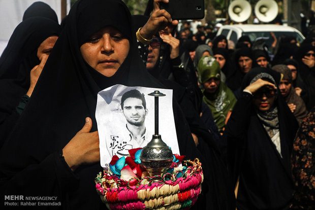 مراسم تشییع پیکر شهید خلیل تختی نژاد دومین شهید مدافع حرم استان هرمزگان