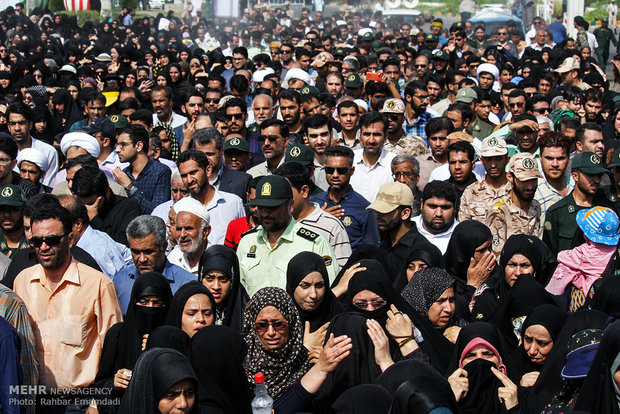 مراسم تشییع پیکر شهید خلیل تختی نژاد دومین شهید مدافع حرم استان هرمزگان