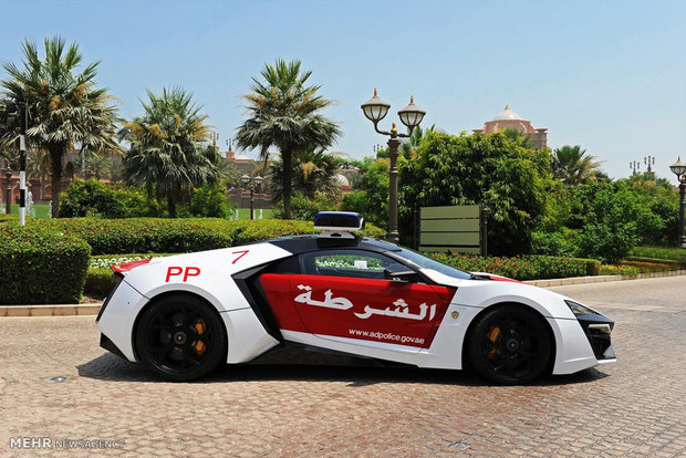 خودروهای پلیس امارات‎