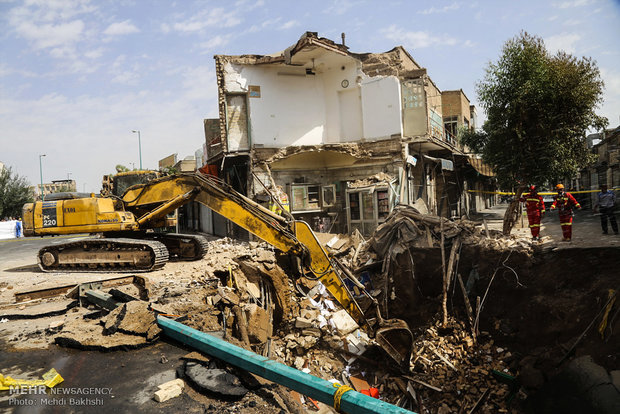 VIDEO: Shops collapse after gas explosion in Qom 