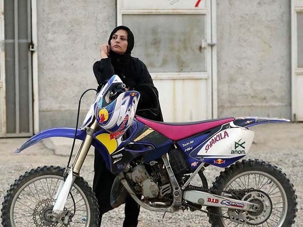سعودی عرب میں اب عورتیں موٹر سائیکلیں بھی چلائیں گی سعودی عرب میں اب عورتیں موٹر سائیکلیں بھی چلائیں گی