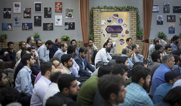  انقلاب اسلامی در حال تبدیل به یک انقلاب اجتماعی است