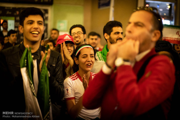 مشجعو كأس العالم لكرة القدم في الساحة الحمراء بموسكو