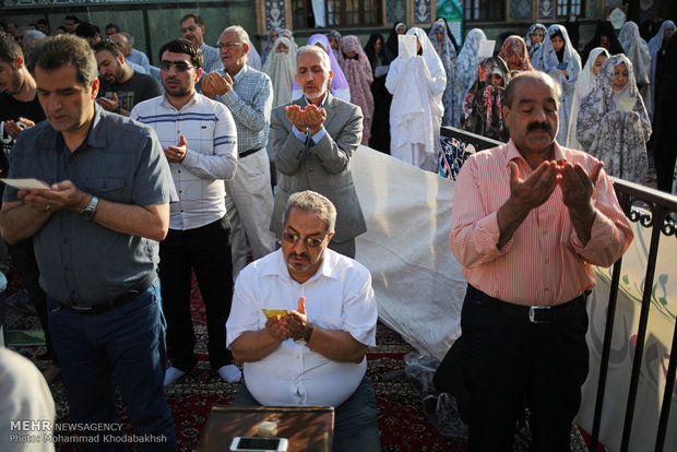 اقامه نماز عید سعید فطر در حرم امام زاده صالح (ع)