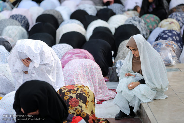 اقامه نماز عید سعید فطر در حرم امام زاده صالح (ع)