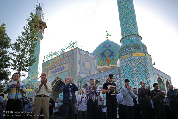 اقامه نماز عید سعید فطر در حرم امام زاده صالح (ع)