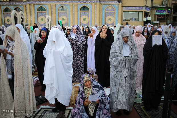 اقامه نماز عید سعید فطر در حرم امام زاده صالح (ع)