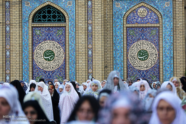 اقامه نماز عید سعید فطر در حرم امام زاده صالح (ع)