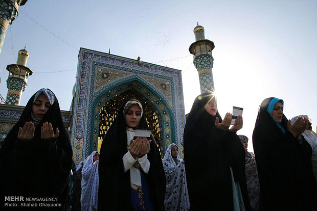 اقامه نماز عید سعید فطر در آستان مقدس امامزادگان پنج تن (علیهم السلام)