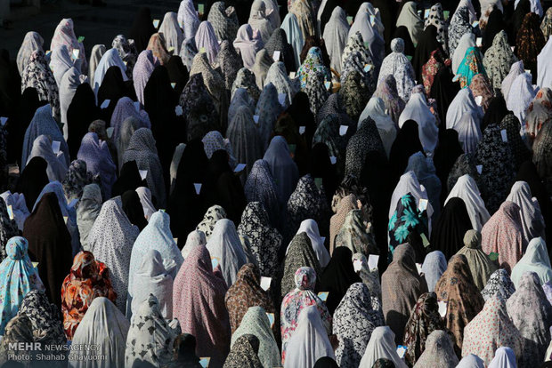 اقامه نماز عید سعید فطر در آستان مقدس امامزادگان پنج تن (علیهم السلام)