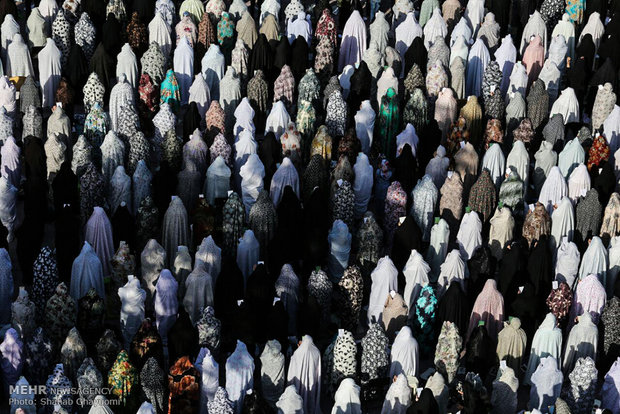 اقامه نماز عید سعید فطر در آستان مقدس امامزادگان پنج تن (علیهم السلام)