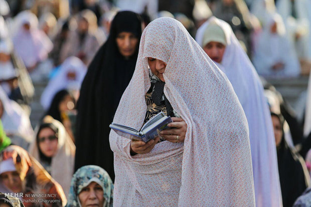 اقامه نماز عید سعید فطر در آستان مقدس امامزادگان پنج تن (علیهم السلام)