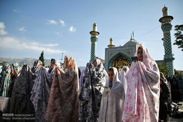 اقامه نماز عید سعید فطر در آستان مقدس امامزادگان پنج تن (علیهم السلام)