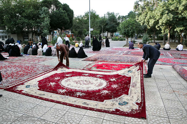 اقامه نماز عید سعید فطر در آستان مقدس امامزاده معصوم (ع)