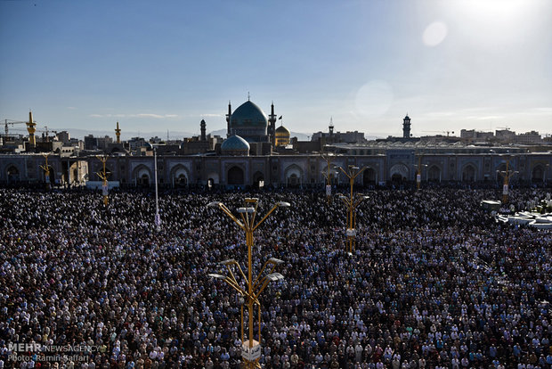 اقامه نماز عید سعید فطر در حرم مطهر رضوی