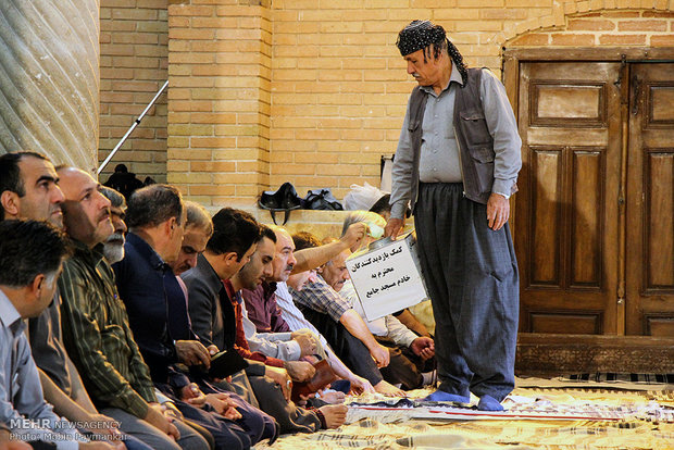 اقامه نماز عید سعید فطر در مسجد جامع سنندج