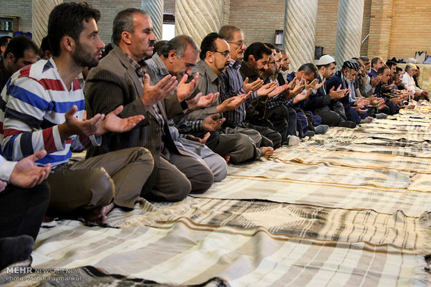 اقامه نماز عید سعید فطر در مسجد جامع سنندج