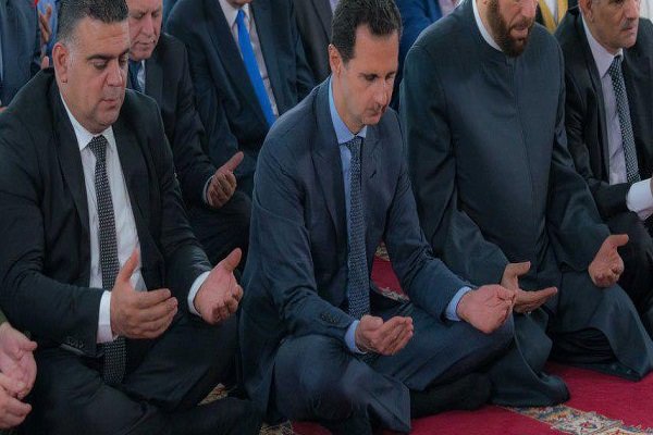 بشار اسد نے دمشق کی الروضہ مسجد میں نماز عید ادا کی