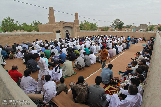 اقامه نماز عید سعید فطر در روستای بجد خراسان جنوبی