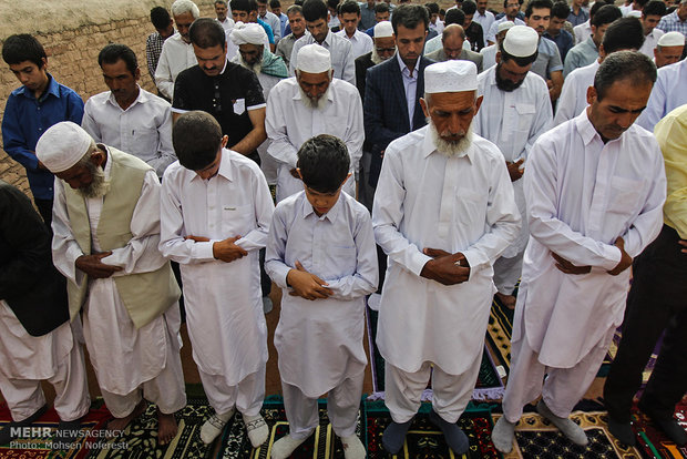 اقامه نماز عید سعید فطر در روستای بجد خراسان جنوبی