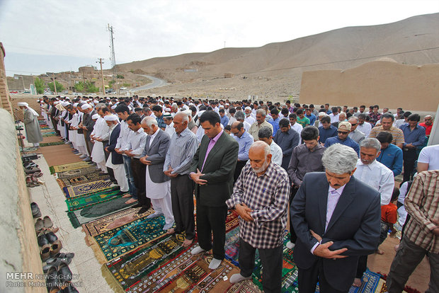اقامه نماز عید سعید فطر در روستای بجد خراسان جنوبی