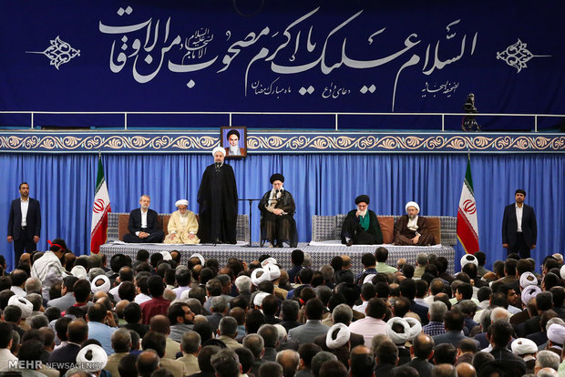 دیدار مسئولان نظام و سفرای کشورهای اسلامی با رهبر انقلاب