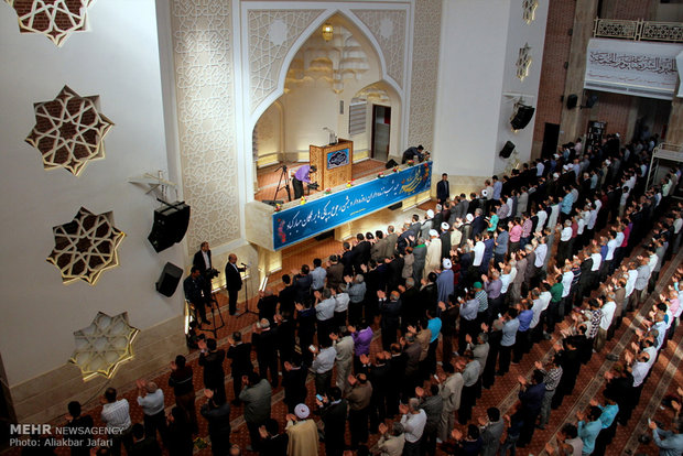 إقامة صلاة عيد الفطر في مصلى جرجان شمال ايران 