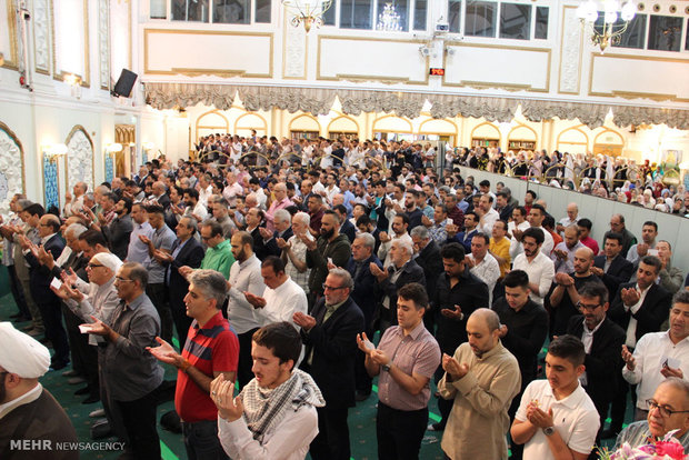 اقامه نماز عید سعید فطر در مرکز اسلامی انگلیس